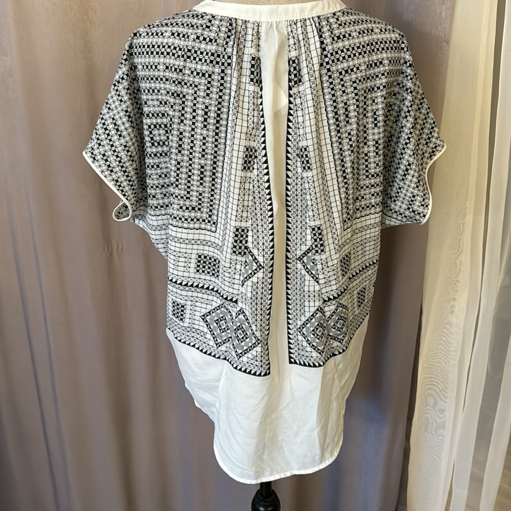 BCBGMaxAzria Black and White Graphic Boxy Blouse - Picture 5 of 8